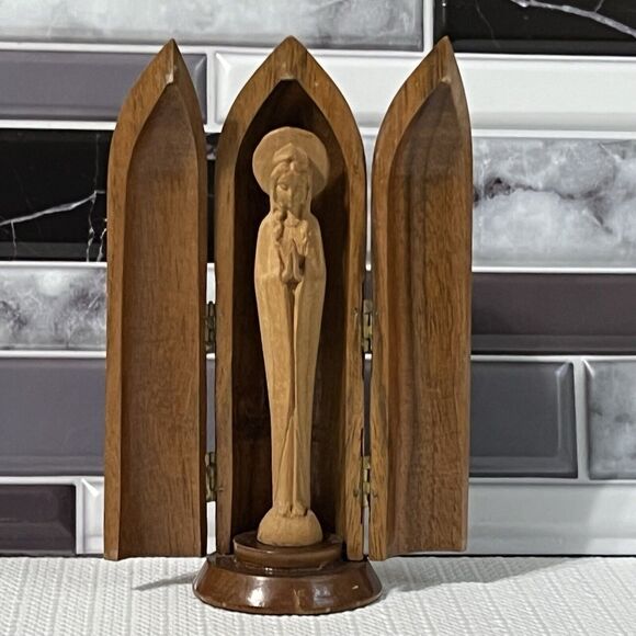 Blessed Virgin Mary Wood Carving 3-D Encased Hinged Capsule Made in Italy - Picture 3 of 17